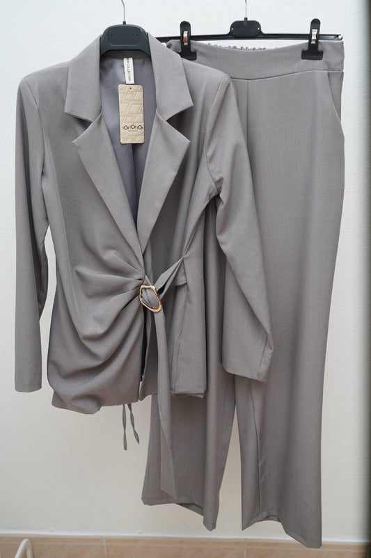 Traje Chaqueta Detalle Dorado