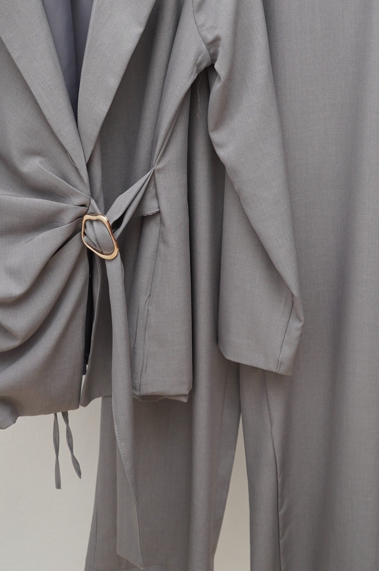 Traje Chaqueta Detalle Dorado